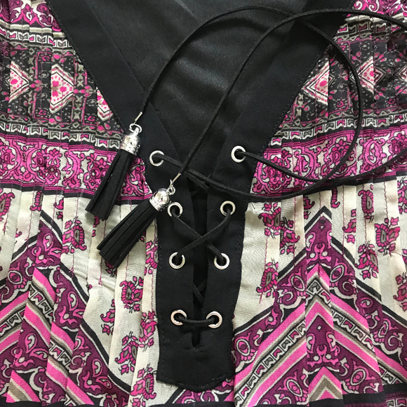 NWOT Tassel tie long sleeves dress - Picture 2 of 7